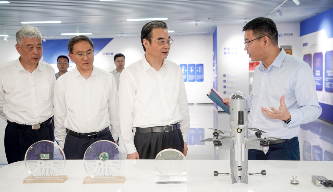 市领导调研企业科技创新和上市工作